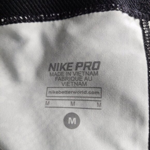 NWOT Nike Pro 3/4 Leggings Women's Black White Snakeskin Gym Workout, M - Picture 4 of 5